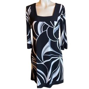 NWT White House Black Market Square Neck 3/4 Bell Sleeve Shift Dress. Size: M